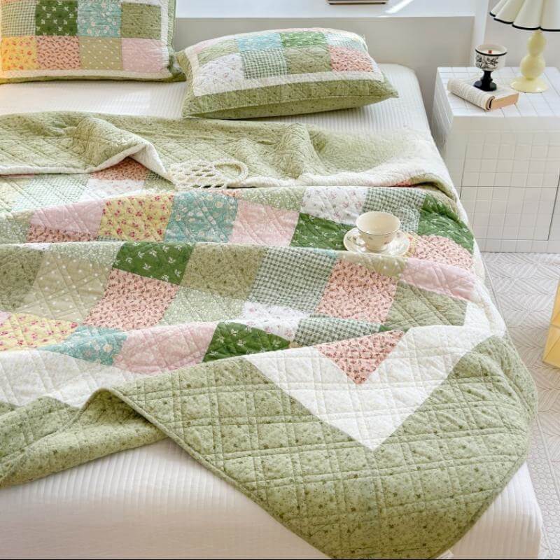 Ensemble Luxe 3 Pièces Courtepointe et Taies d'Oreiller Réversibles Garden Chic Housse de Matelas - Image 3