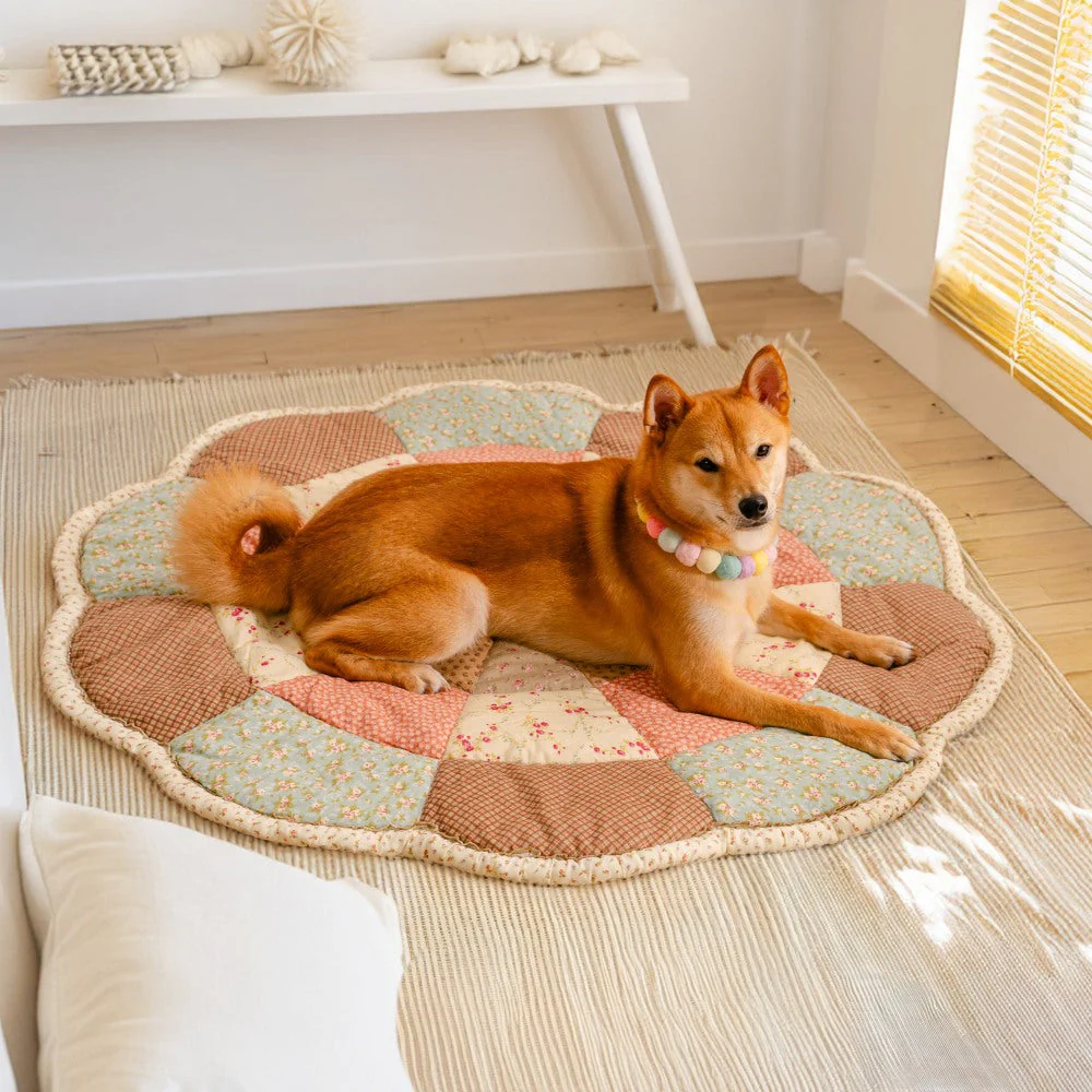 Grand tapis pour animaux de compagnie en forme de fleur à motif floral chic - Image 2