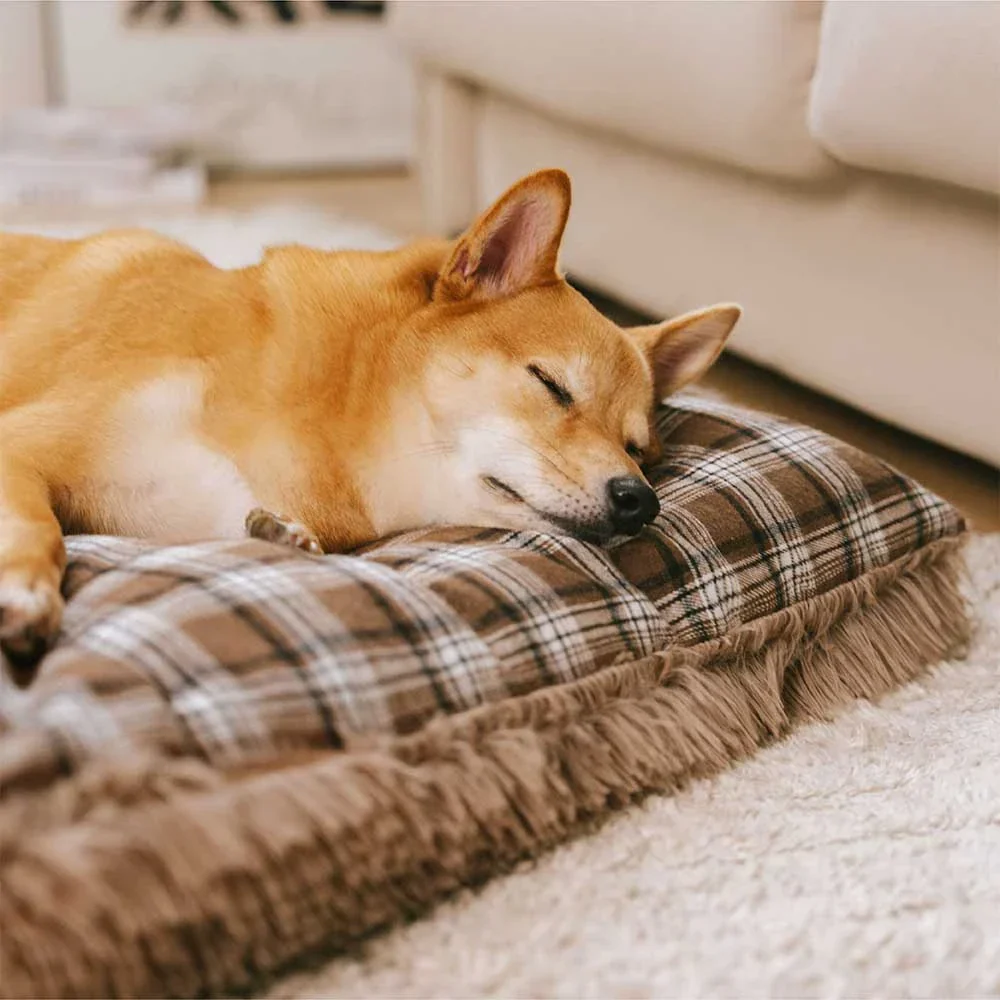 Tapis en peluche réversible à motif carreaux pour chien - Image 11